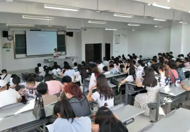 构建职业教育升学立交桥夯实产业集群高质量开展的技能人才之基 构建职业教育升学立交桥夯实产业集群高质量开展的技能人才之基