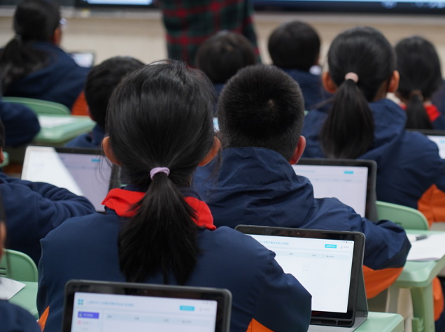 重量轻质倾向部分课程简略书本搬迁互动性实践性不足 重量轻质倾向部分课程简略书本搬迁互动性实践性不足