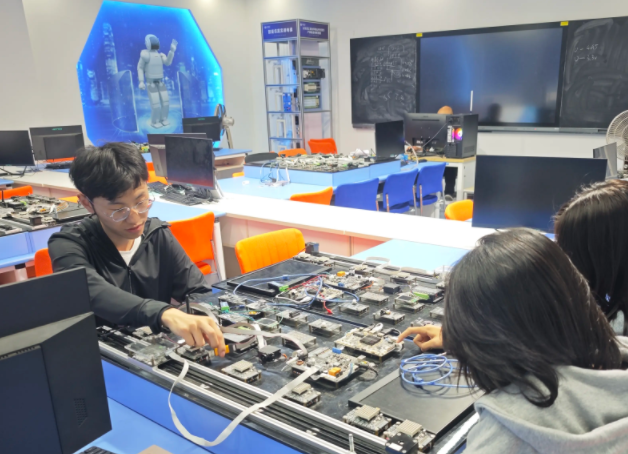 重量轻质倾向部分课程简略书本搬迁互动性实践性不足 重量轻质倾向部分课程简略书本搬迁互动性实践性不足