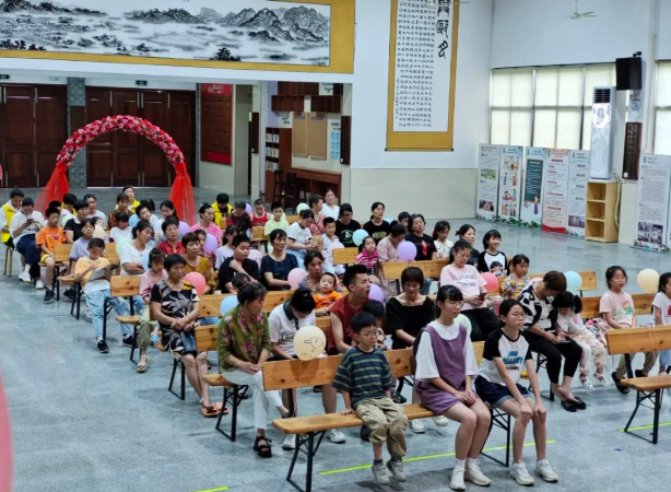 走进村社幼儿园小学展开针对性辅导为留守儿童祖辈开设隔代教育 走进村社幼儿园小学展开针对性辅导为留守儿童祖辈开设隔代教育